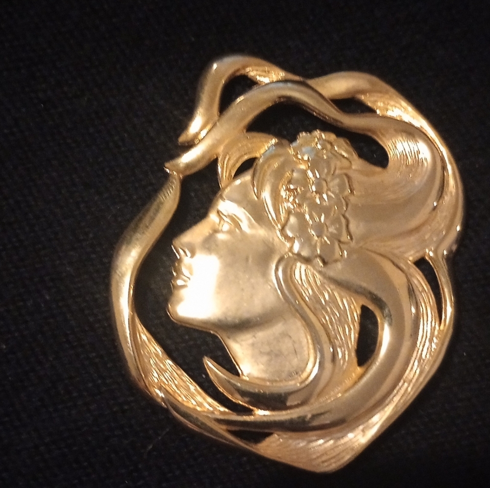 Brooche